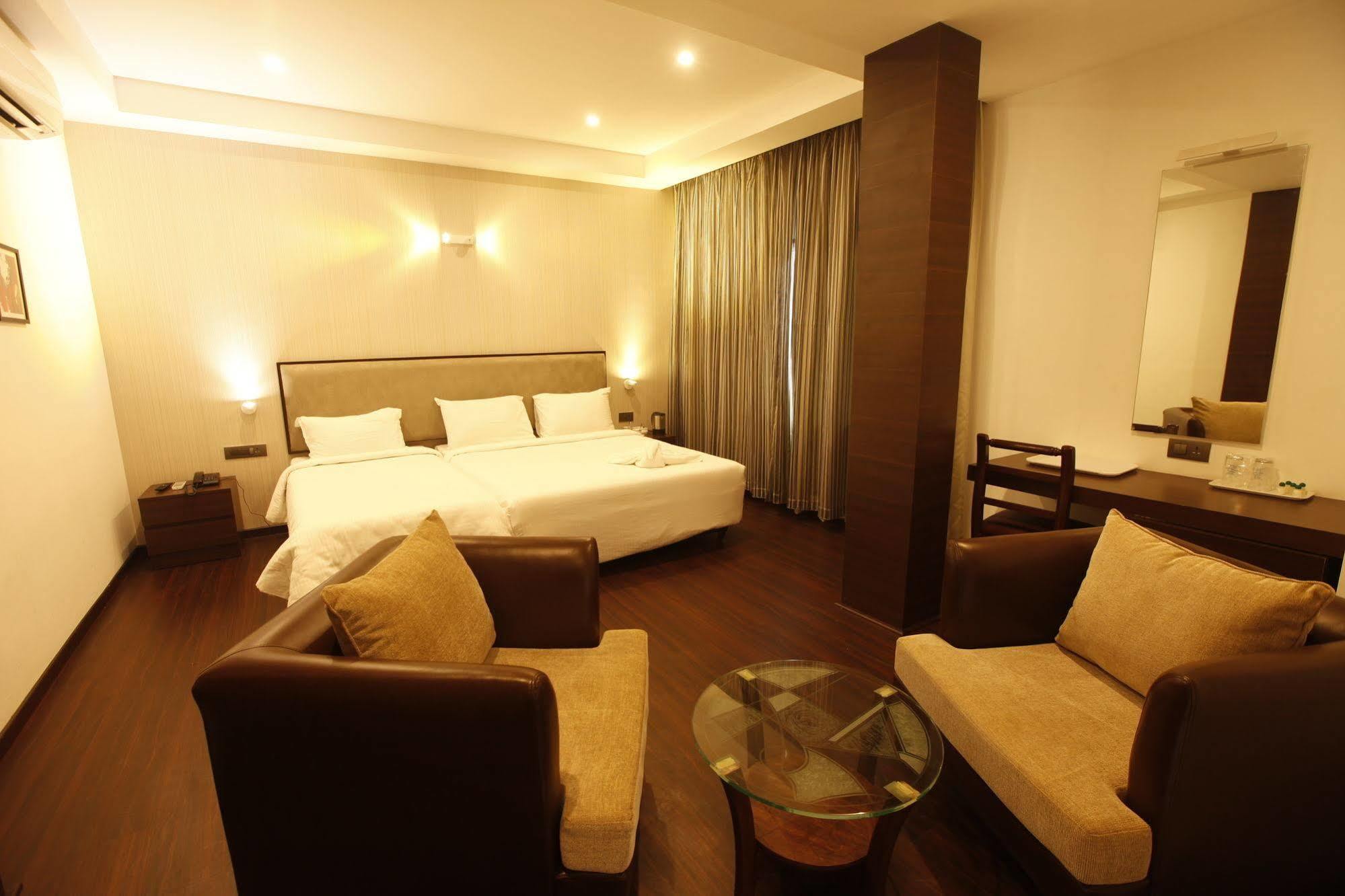 Brownstar Boutique Hotel Chennai Exterior foto