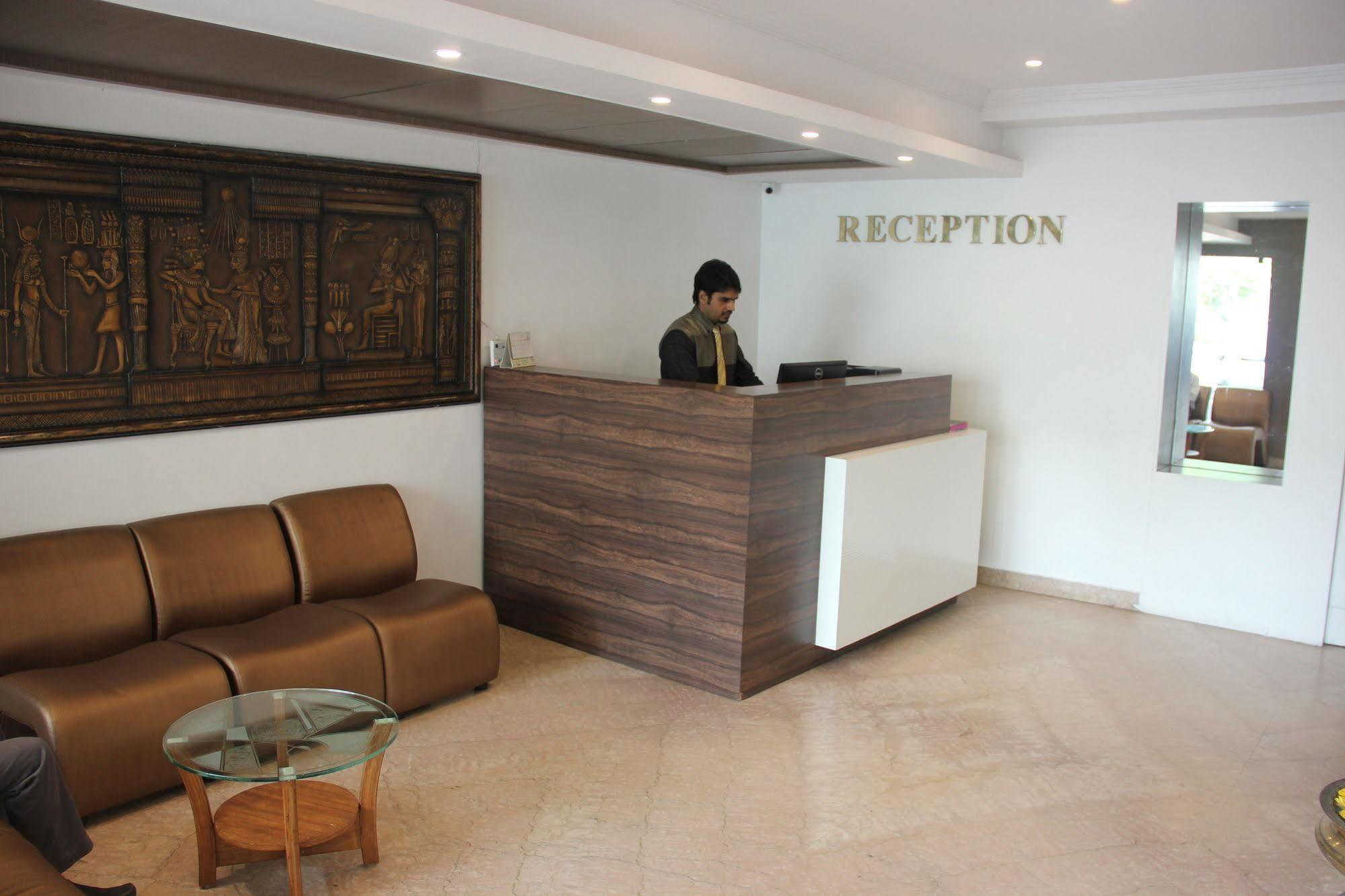 Brownstar Boutique Hotel Chennai Exterior foto
