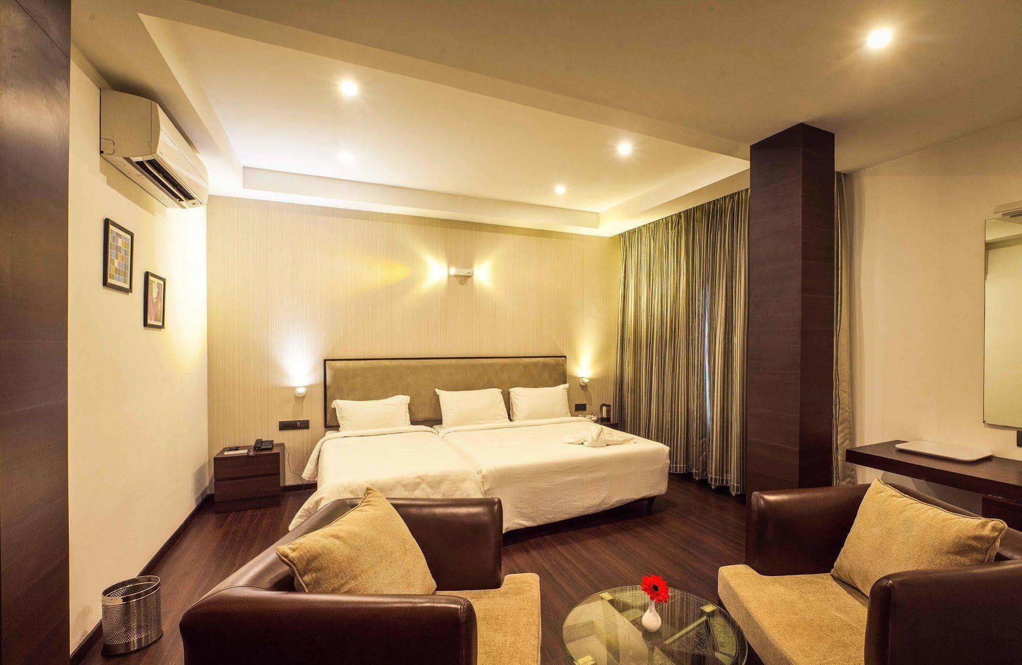 Brownstar Boutique Hotel Chennai Exterior foto
